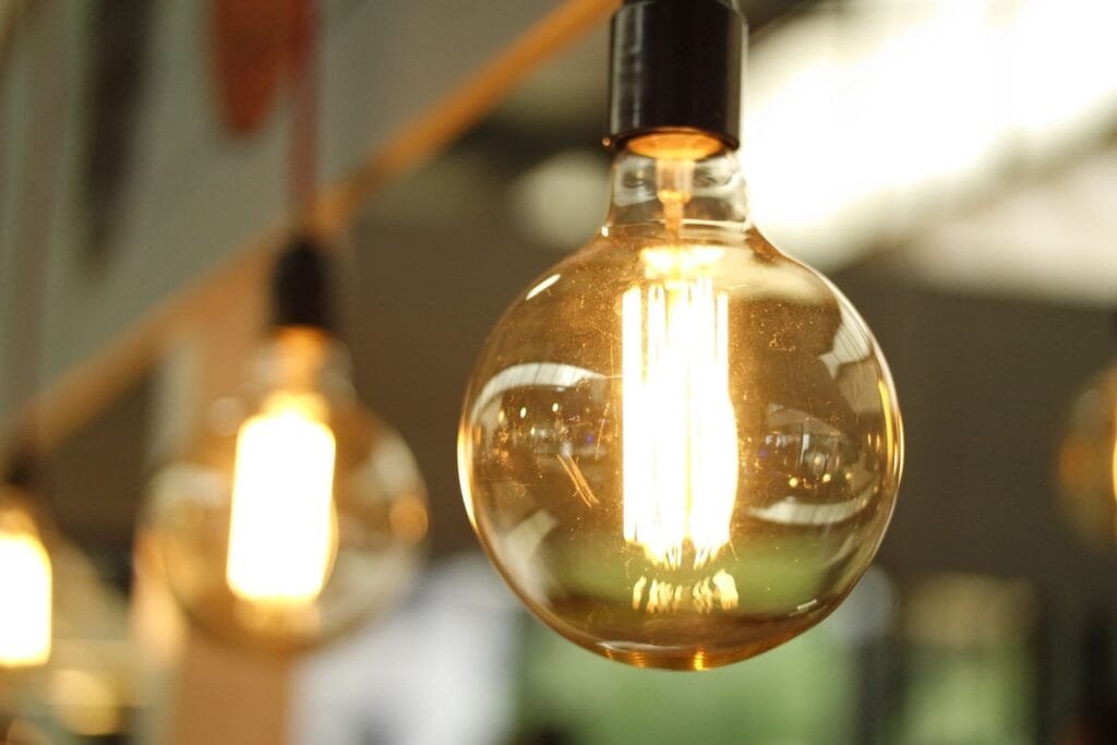 Foco de luz que afecta al precio de la factura de luz